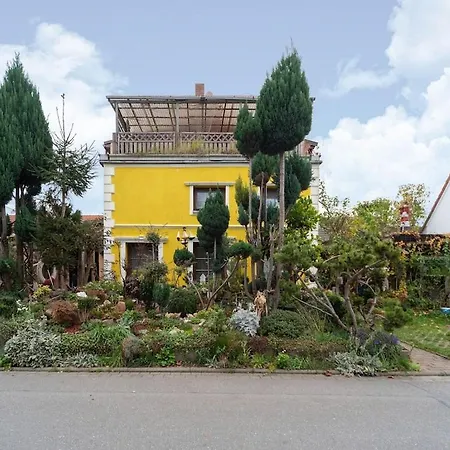 Charmante In Mit Garten *