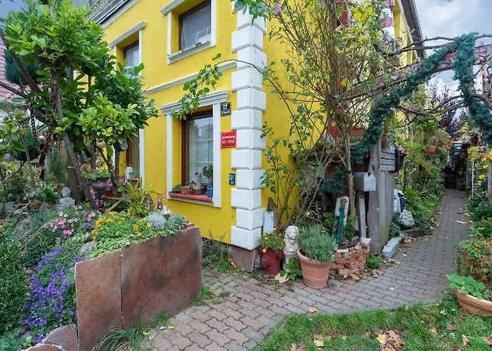 Charmante In Mit Garten