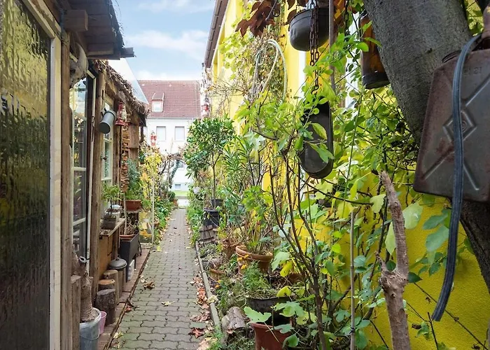 Charmante In Mit Garten *